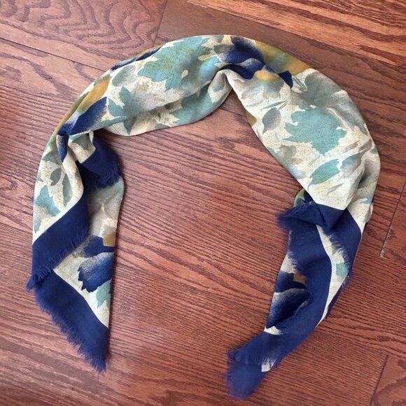 Japanese Floral Printed 100% Virgin Wool Square Scarf - Picture 5 of 9